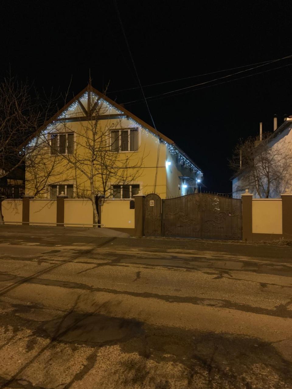 Міні Готель Вілла Вікторія แบรฮอฟ ภายนอก รูปภาพ